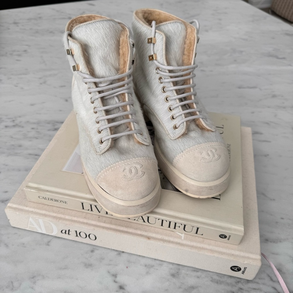 Chanel Pony Hair Ankle Boot Shearling Lace Up 38 1/2 Virginie Viard 2022 F/W
